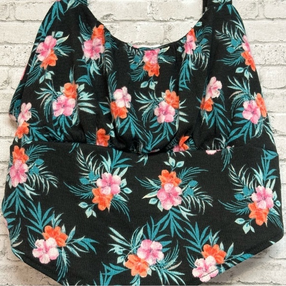 Madden NYC Women's XXL (19) Floral Sleeveless Crop Handkerchief Top - Picture 8 of 16